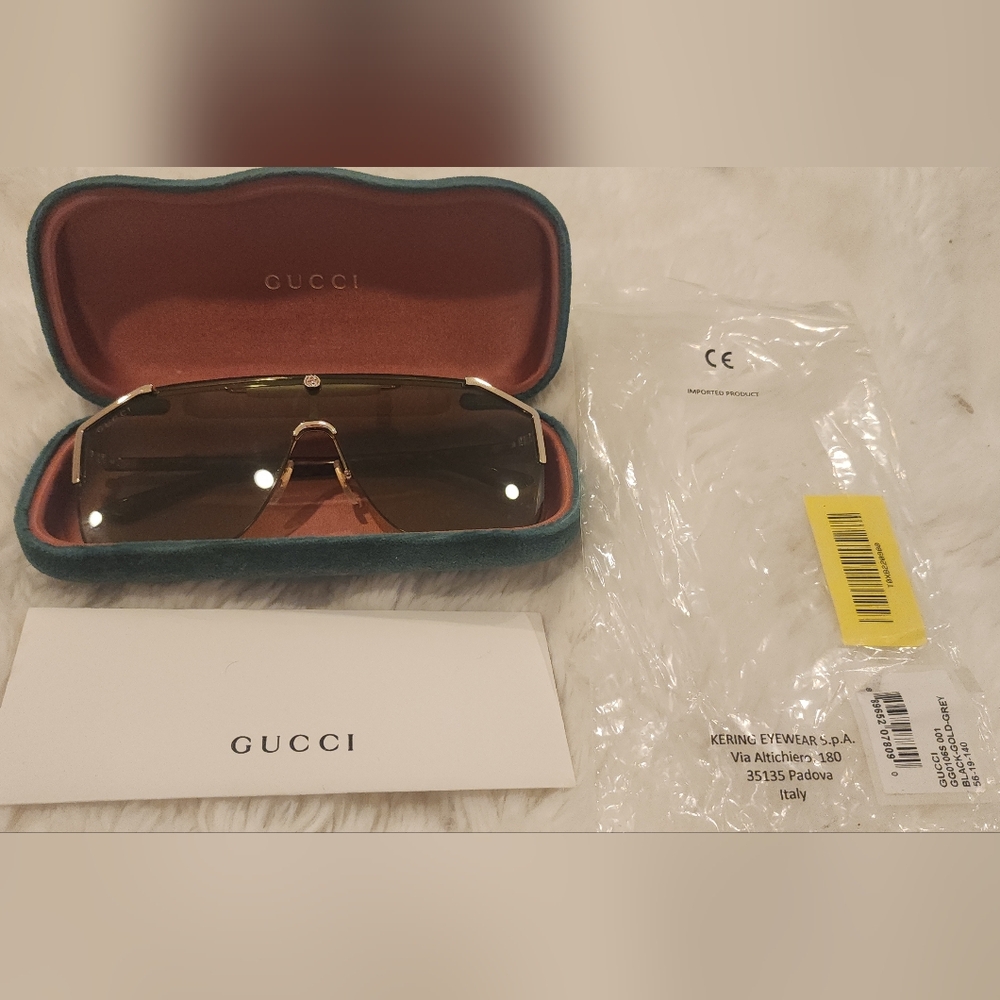 Gucci Gold and Black Women's Sunglasses - Picture 5 of 5